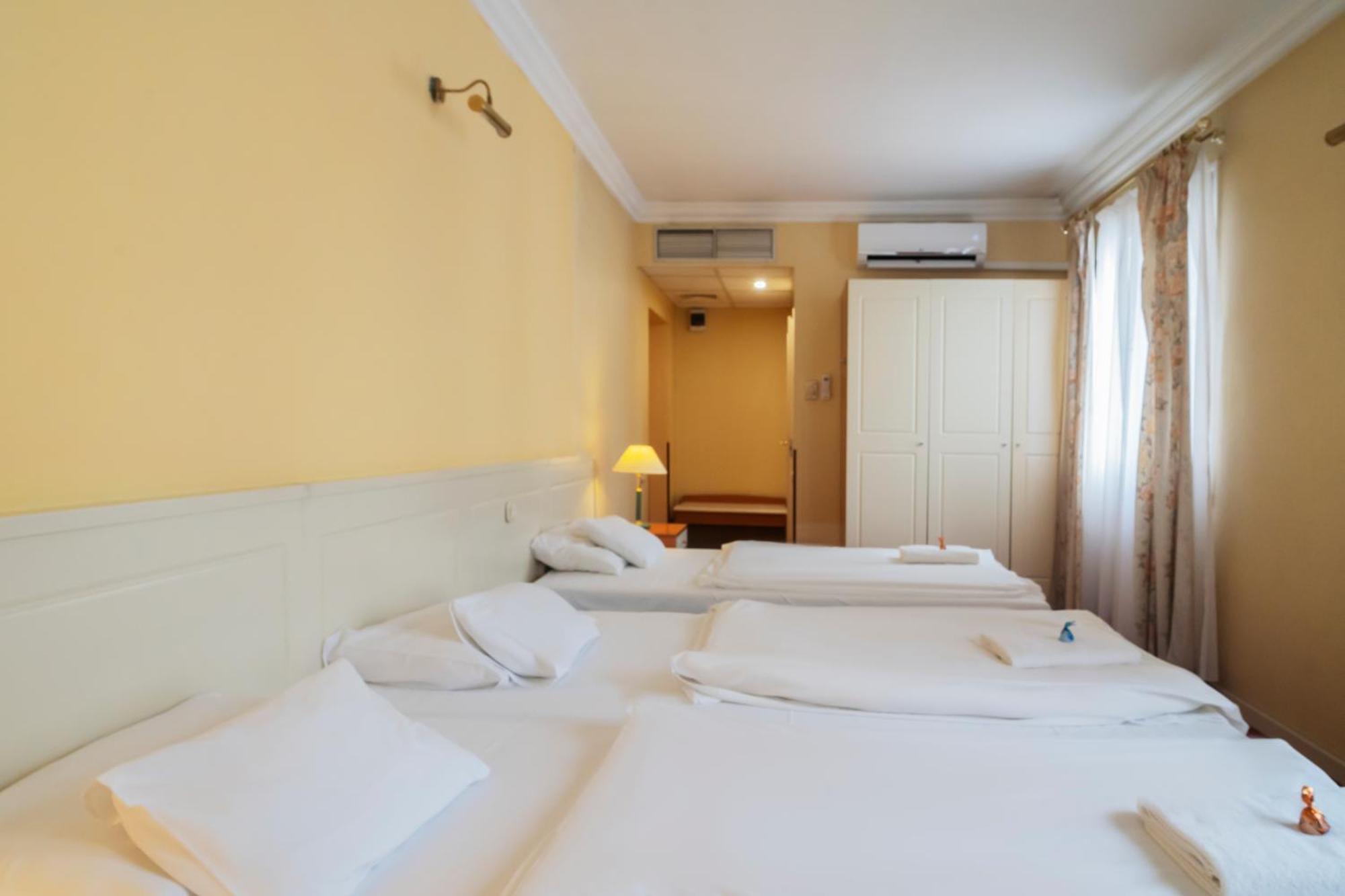 Korona Hotel Mestecǎneşti Exterior foto