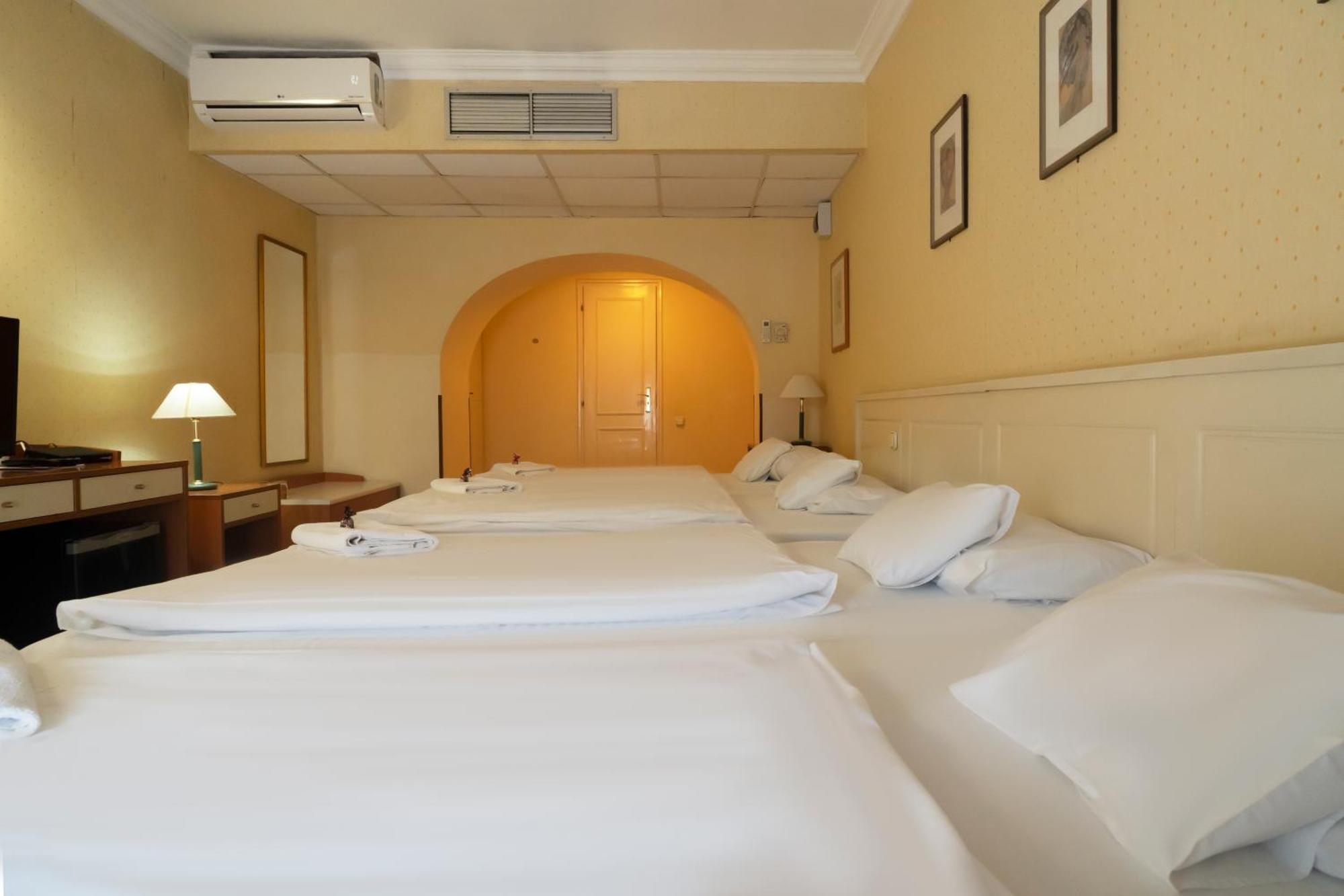 Korona Hotel Mestecǎneşti Exterior foto