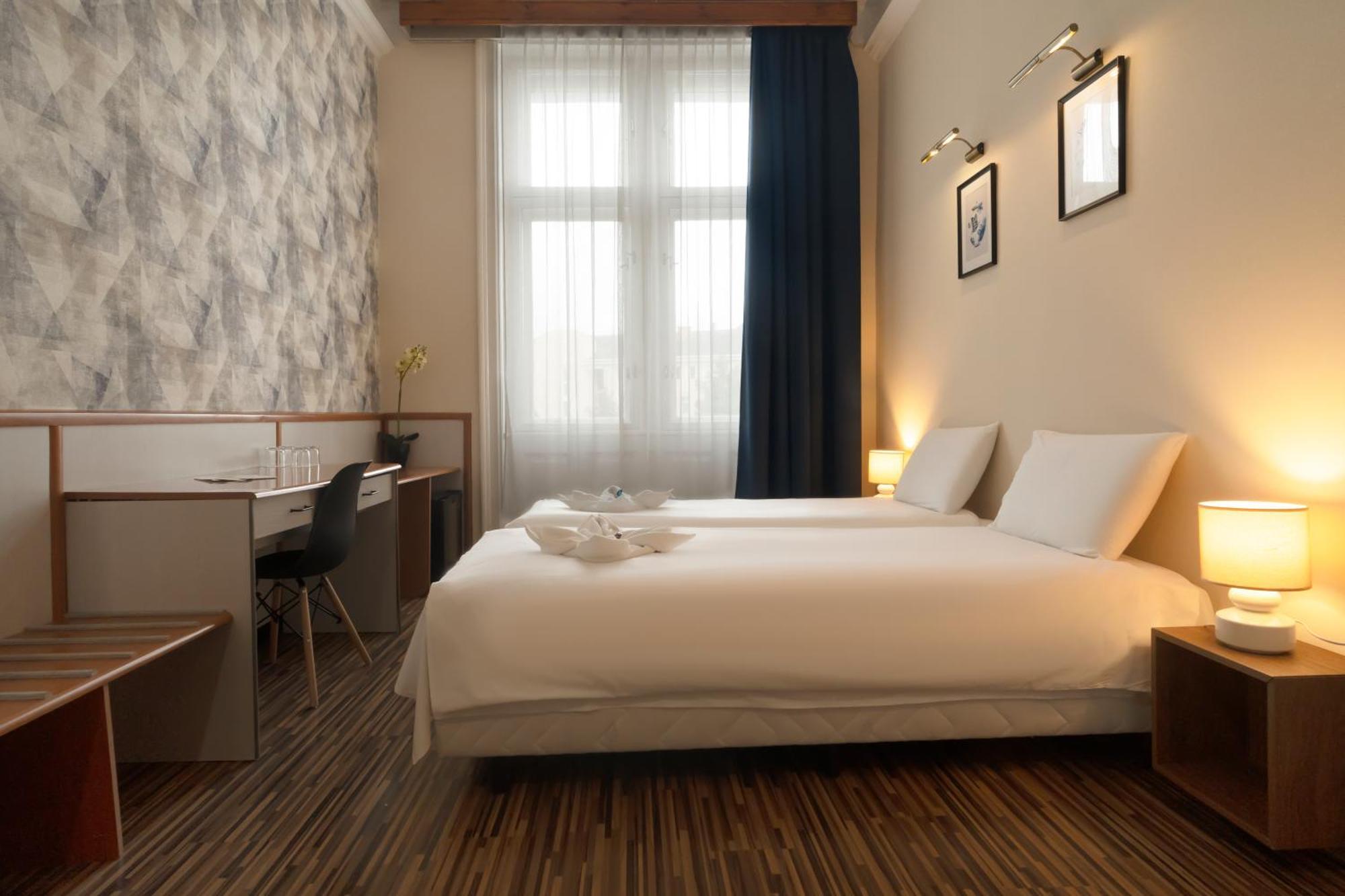 Korona Hotel Mestecǎneşti Exterior foto