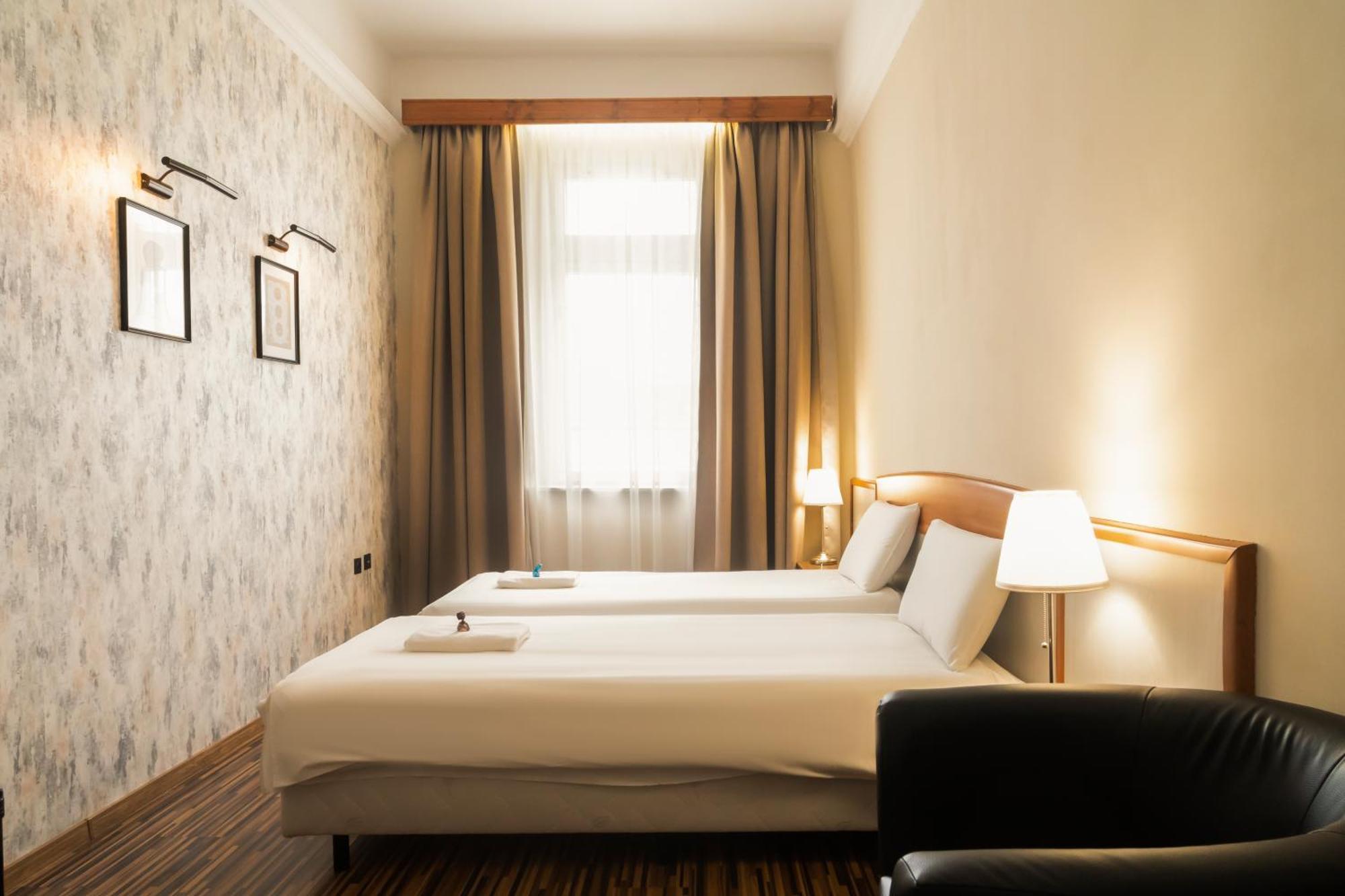 Korona Hotel Mestecǎneşti Exterior foto