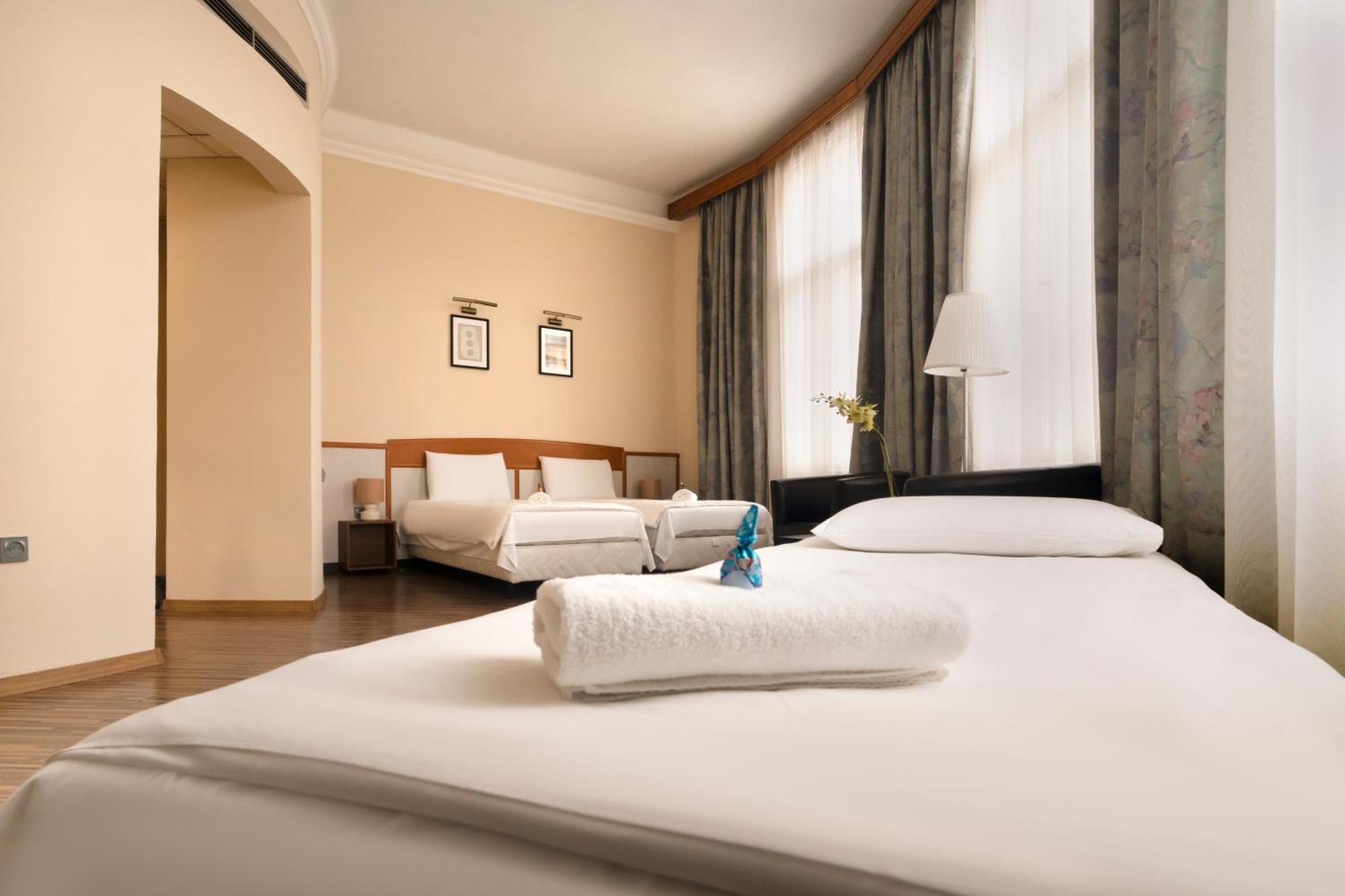 Korona Hotel Mestecǎneşti Exterior foto