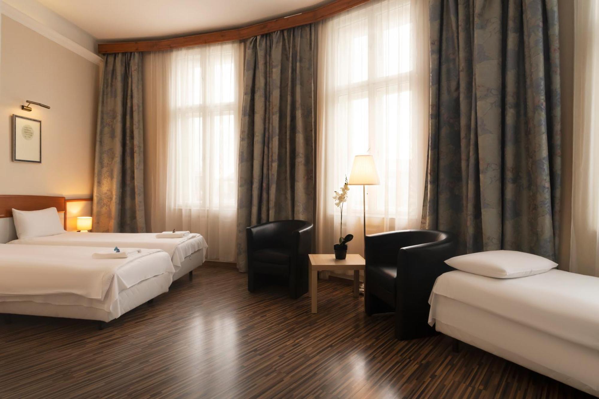 Korona Hotel Mestecǎneşti Exterior foto
