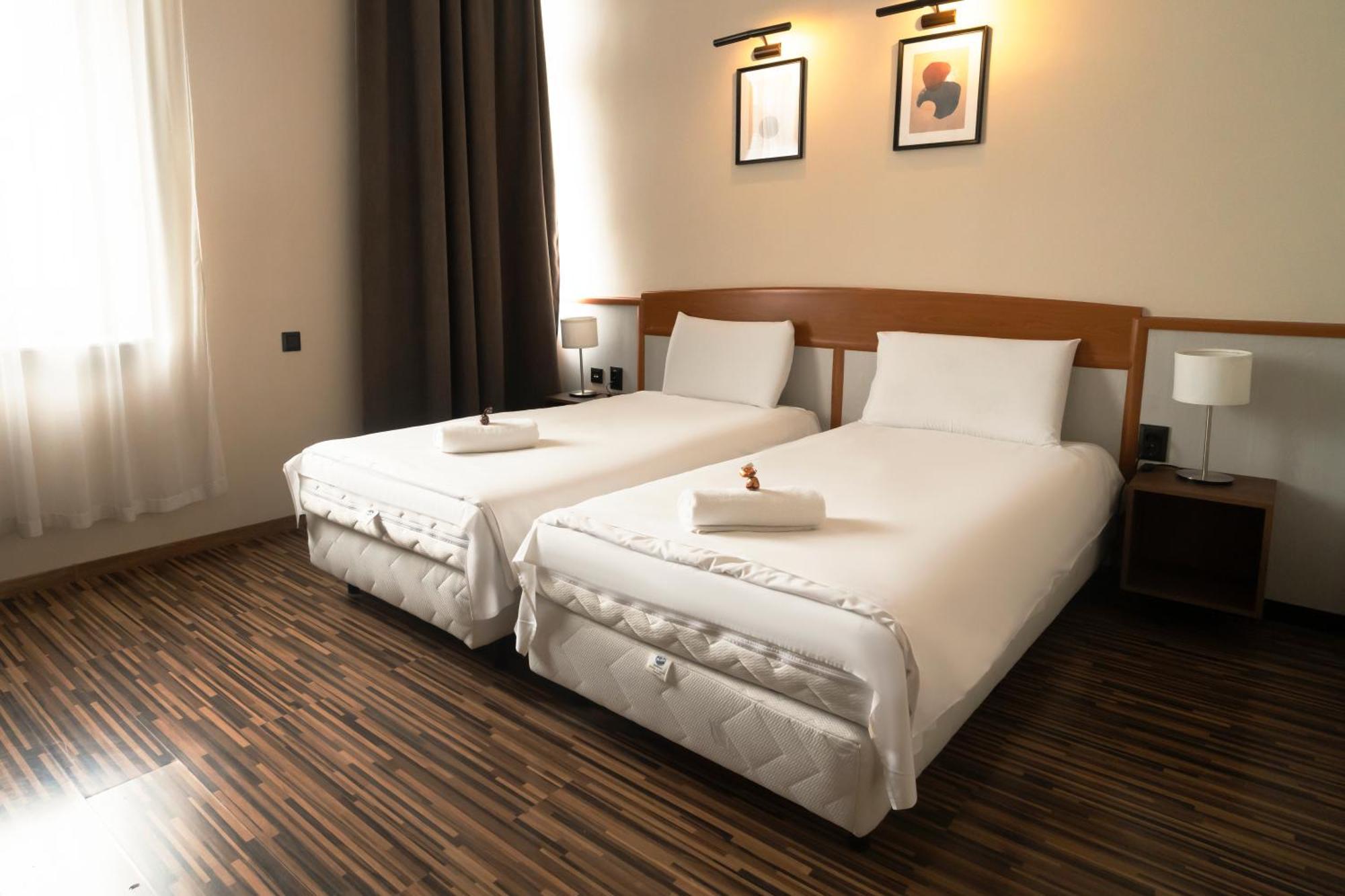 Korona Hotel Mestecǎneşti Exterior foto