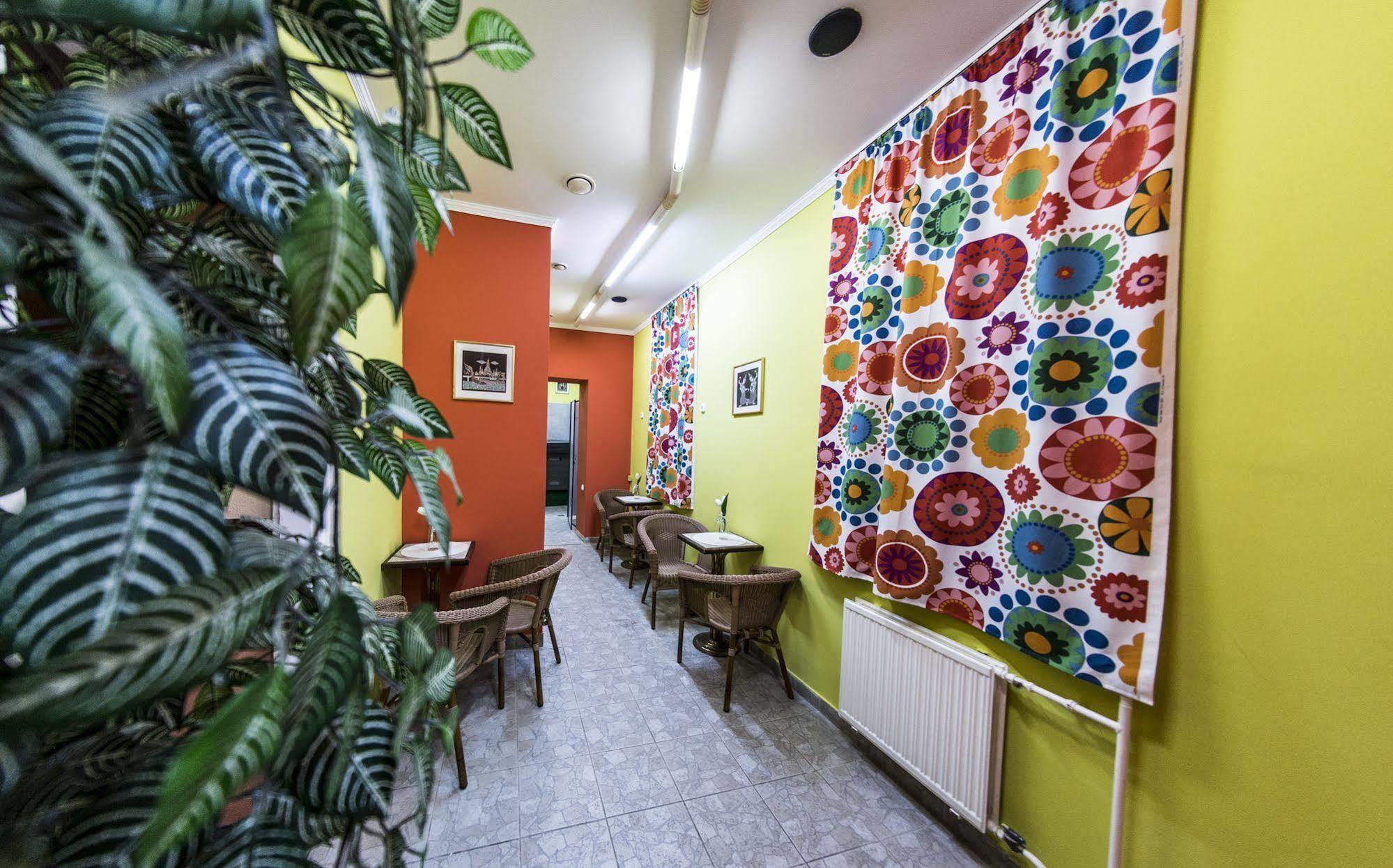 Korona Hotel Mestecǎneşti Exterior foto