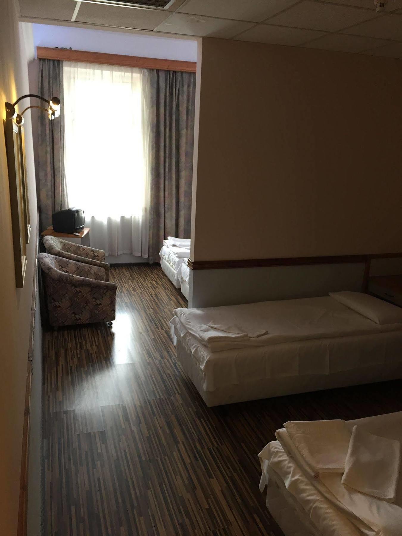 Korona Hotel Mestecǎneşti Exterior foto