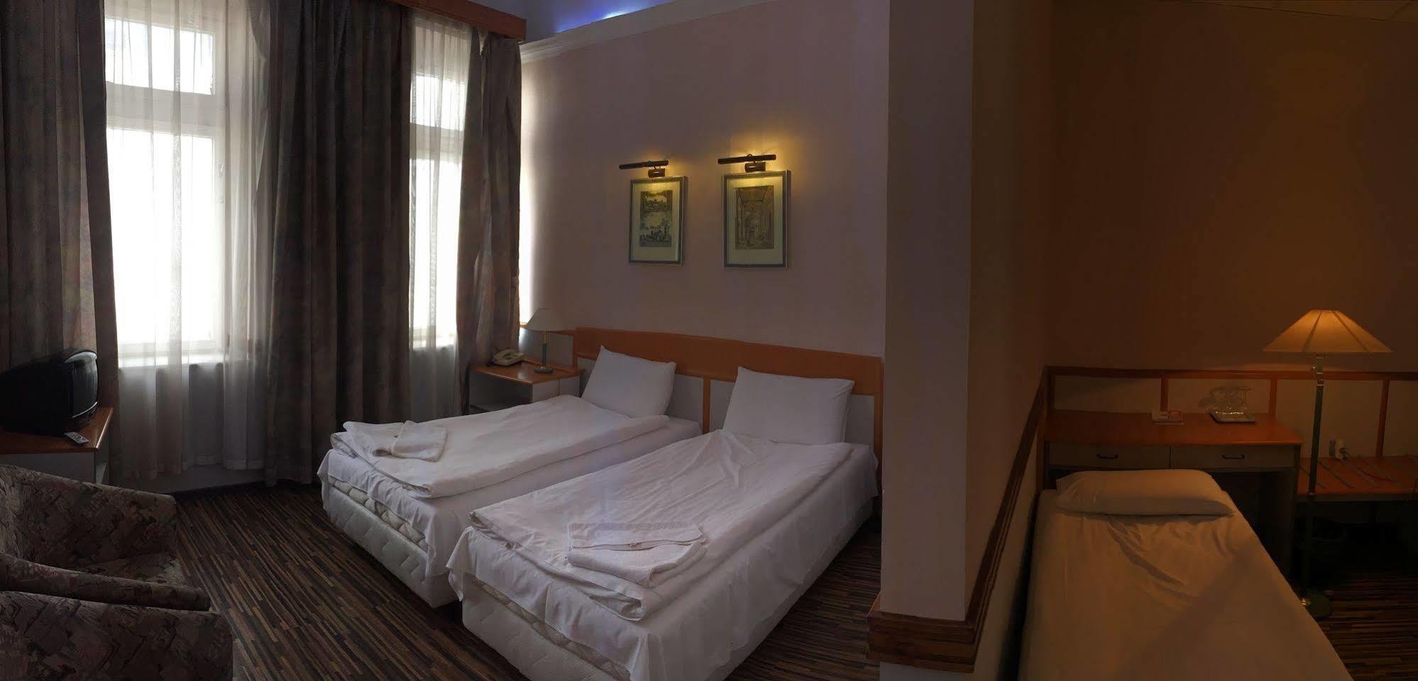 Korona Hotel Mestecǎneşti Exterior foto