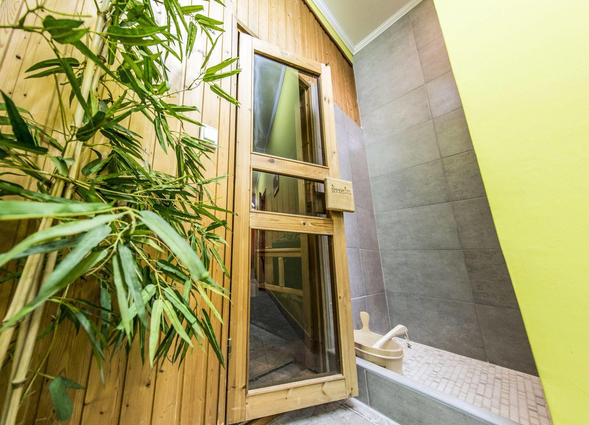 Korona Hotel Mestecǎneşti Exterior foto