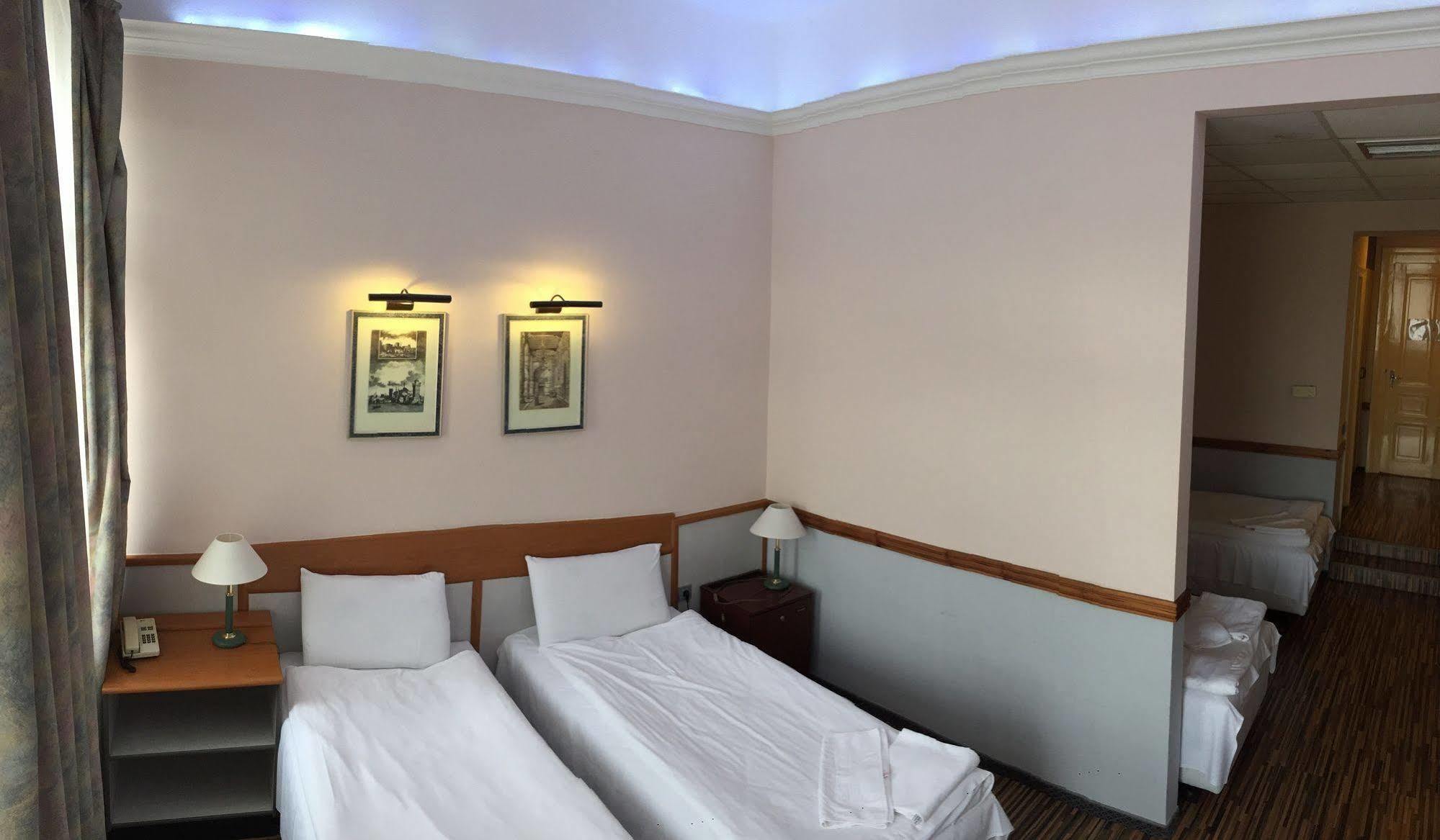 Korona Hotel Mestecǎneşti Exterior foto