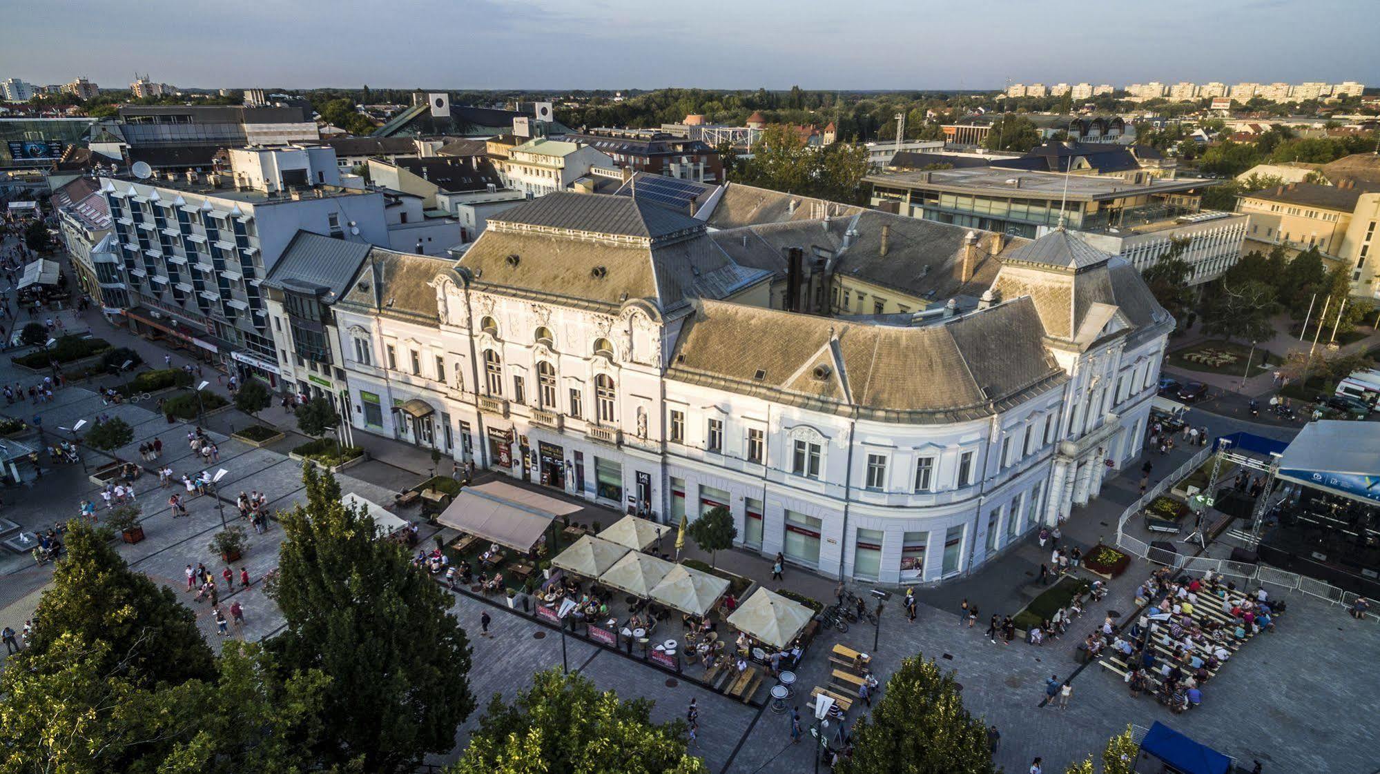 Korona Hotel Mestecǎneşti Exterior foto